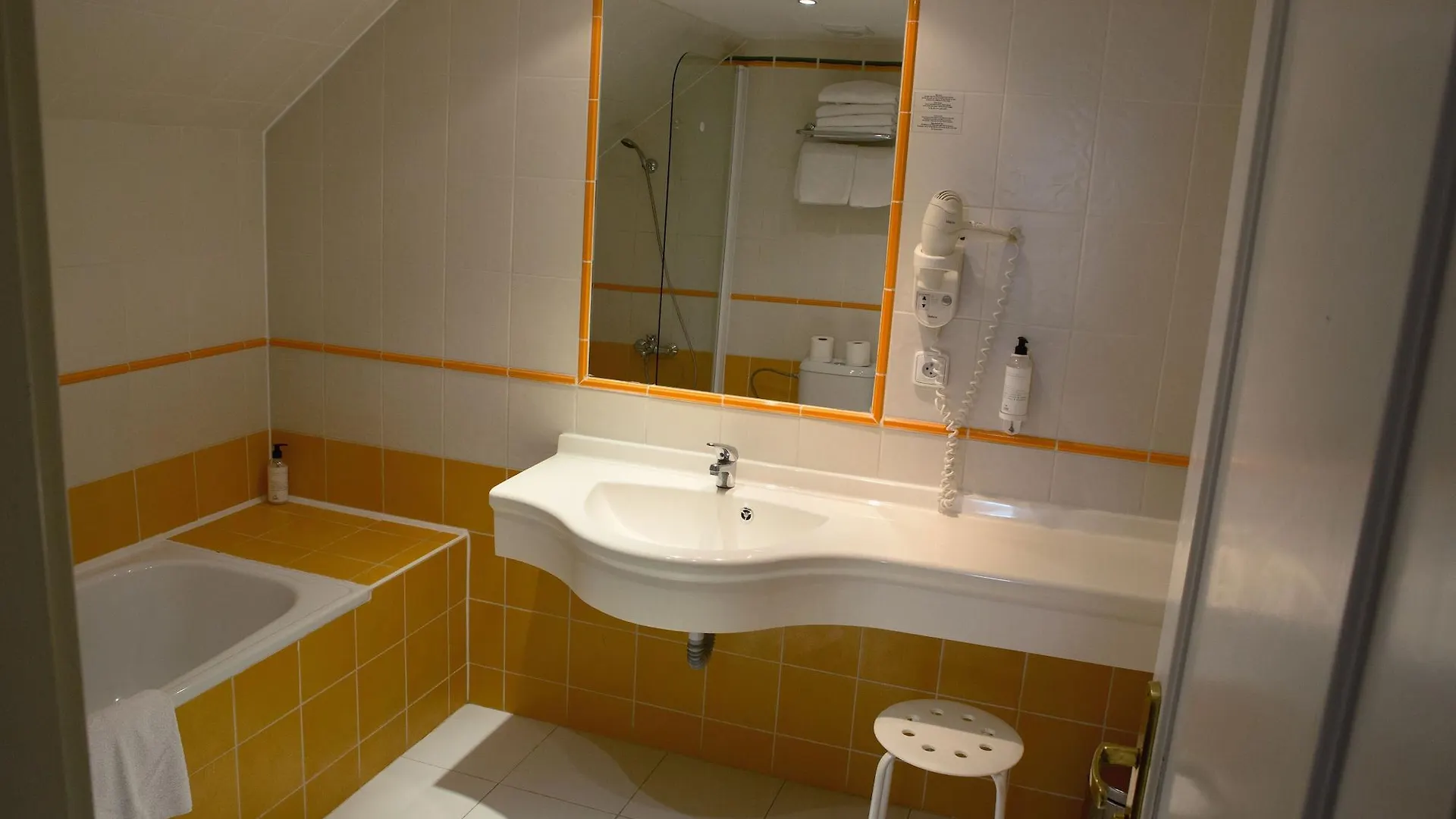 Machova Hotel Prag 3*,