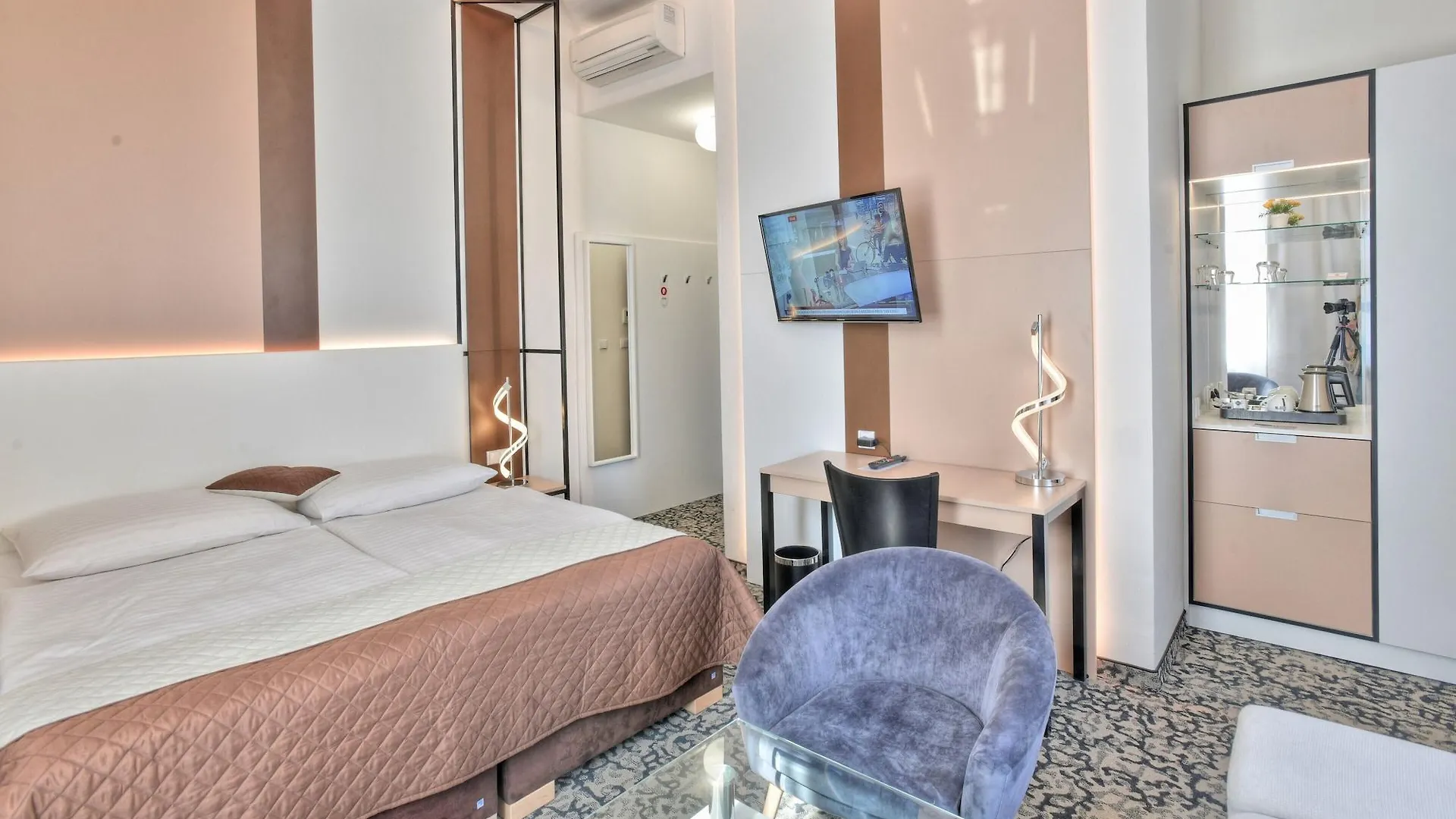 Machova Hotel Prag 3*,